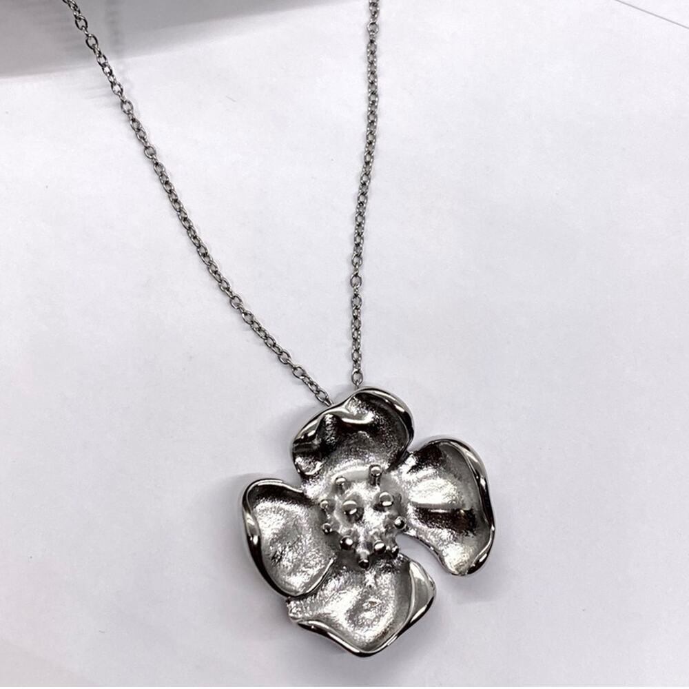 NEW Silver Wildflower Layering Necklace